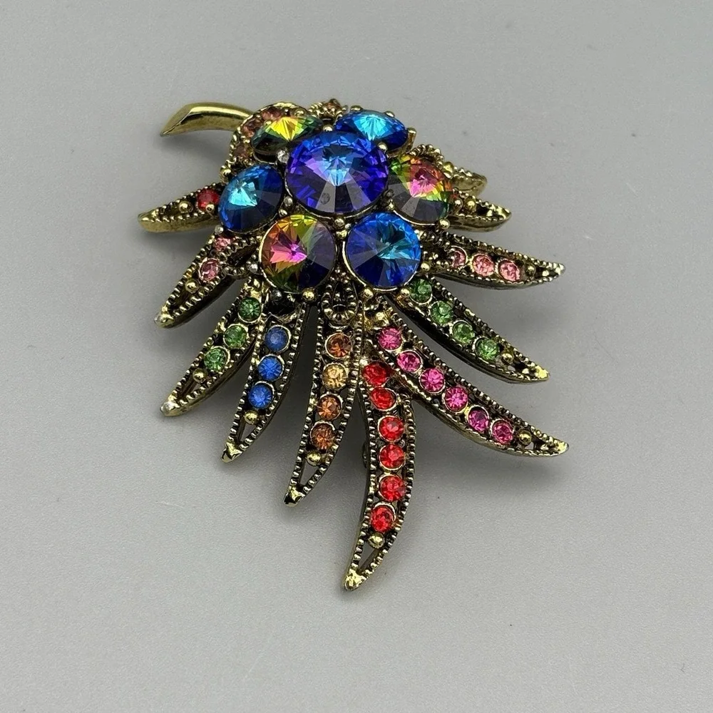 Vintage Weiss Brooch Harlequin Rivoli Unsigned Leaf GORGEOUS RARE